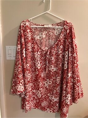Suzanne Betro Red and White Floral Tie-Neck Tunic breezy light flowy boho